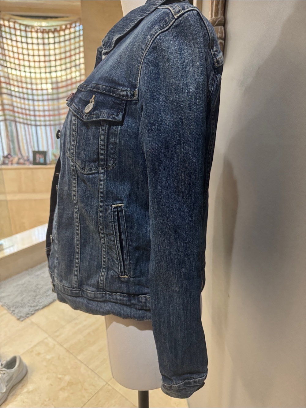 Levi's Women's Mid Blue Denim Jacket - Picture 5 of 9